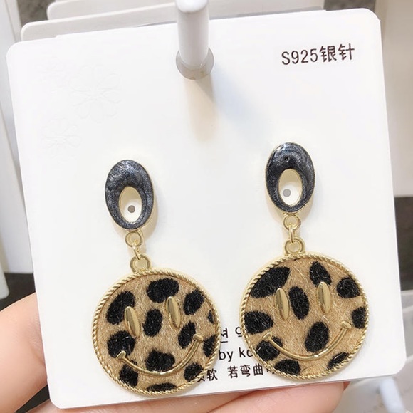 Earring - Picture 2 of 5